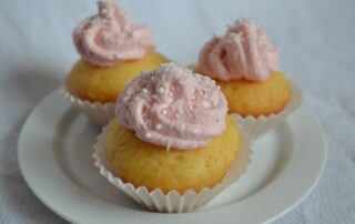 Ananas-Kokos-Cupcakes 3 Stück mit rosa Topping
