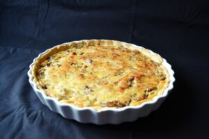 Champignon Tarte aus Mürbeteig in der Form Carl Tode