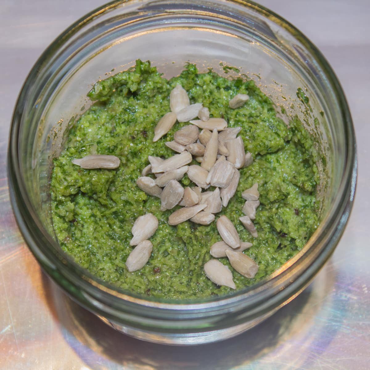 Petersilien-Sonnenblumenkern-Pesto Petersilien-Sonnenblumenkern-Pesto die schnelle italienische Nudelsoße einmal anders