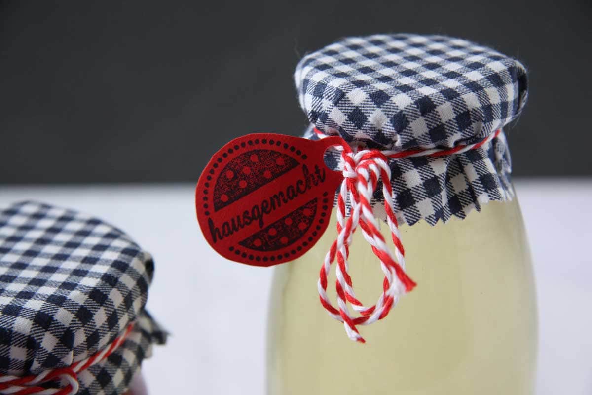 Geschenke aus der Küche, dekorierte Gläser