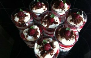 Schnelles Rezept für einen leckeren Nachtisch, Himbeeren treffen Sahne und Amarettini, auch für Anfänger, Carl Tode Göttingen