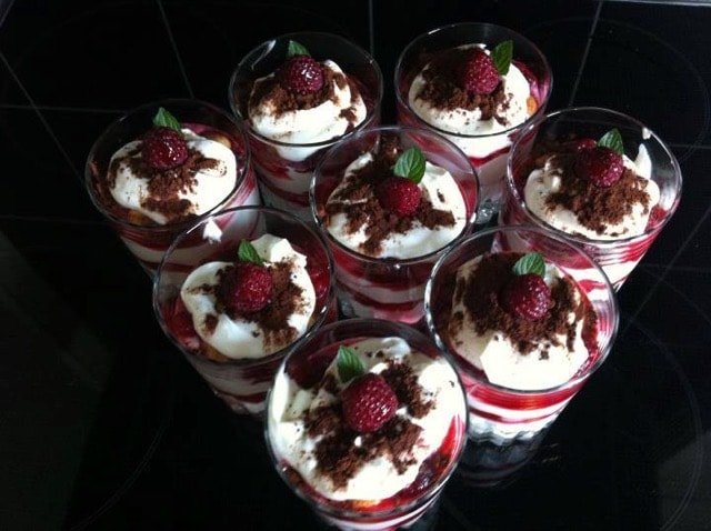 Schnelles Rezept für einen leckeren Nachtisch, Himbeeren treffen Sahne und Amarettini, auch für Anfänger, Carl Tode Göttingen