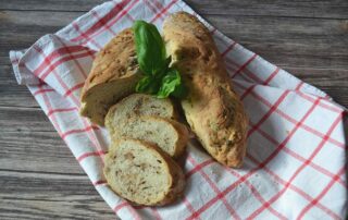 Leckeres Rezept für Baguette mit Kräutern, herzhaft würzig, Beilage zum Grillen oder zum Salat, Carl Tode Göttingen