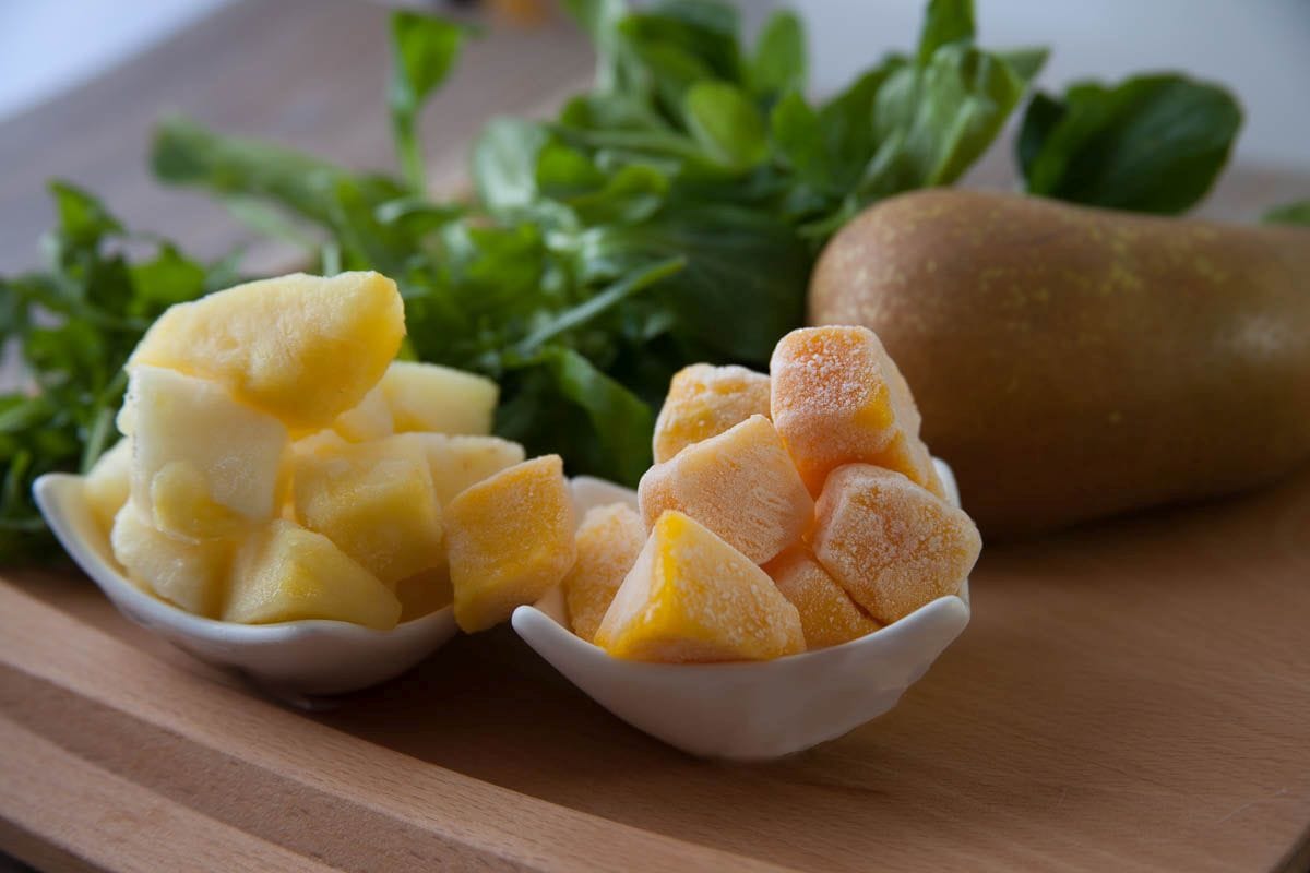 Gesunde Mahlzeit mit grünen Smoothies, Smoothie-Woche bei Carl Tode, Rucola und Feldsalat, Mango und Birne