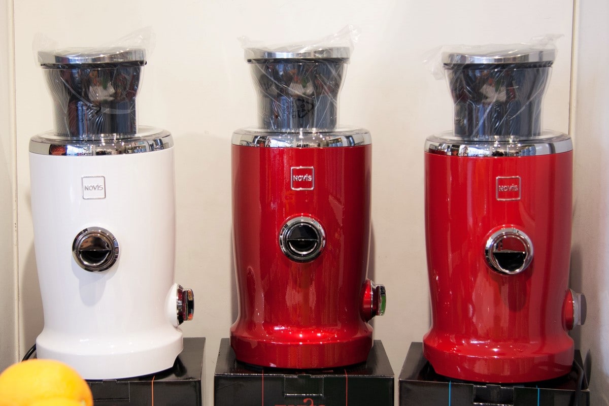 Carl Tode Göttingen testet den Entsafter von Novis, mit integrierter Zitruspresse