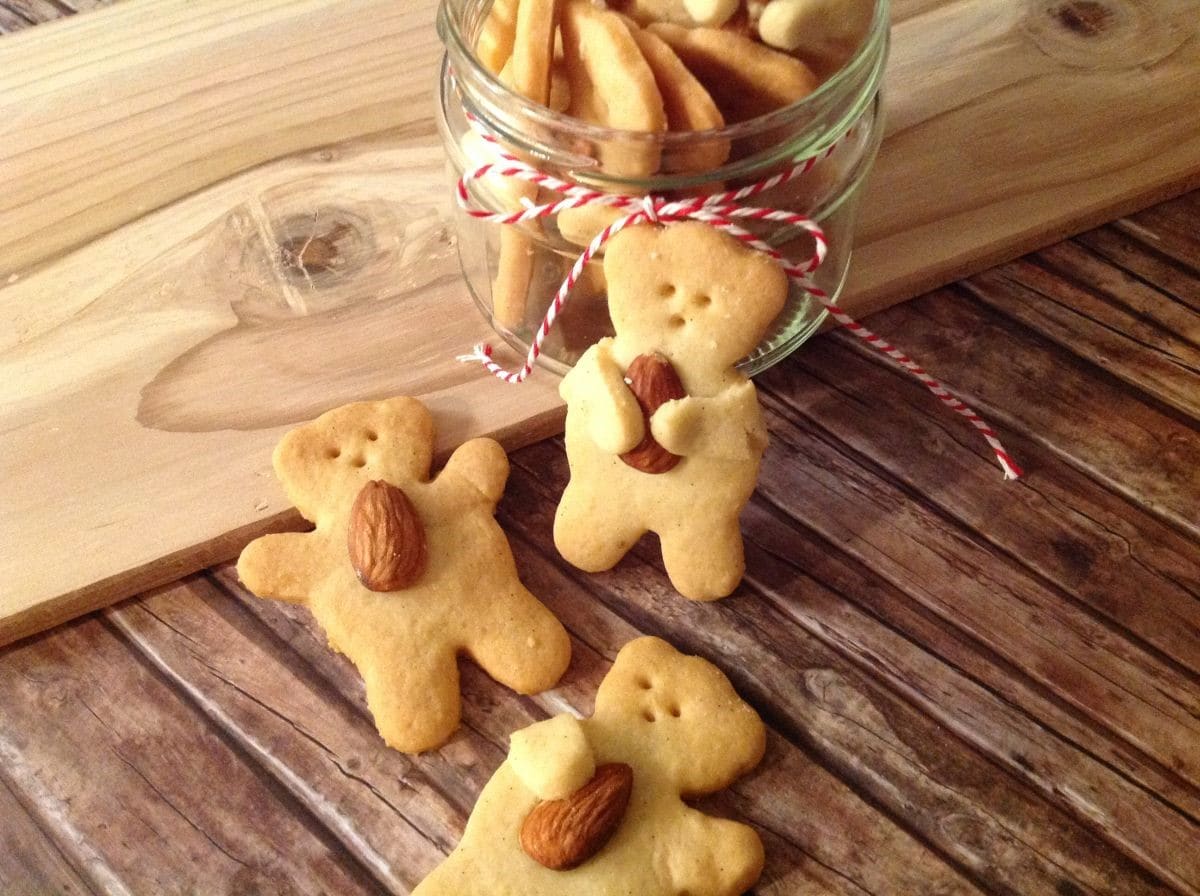 Rezept-Mandel-Teddy-Carl-Tode-Göttingen-01 Teddy umarmt Mandeln, süße Kekse, Hingucker auf der Kaffeetafel, Carl Tode Göttingen