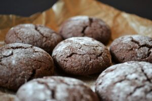 Göttingen präsentiert Keksrezept für die Weihnachtszeit, Kekse mit Schokolade und Kardamom, Weihnachtsbäckerei