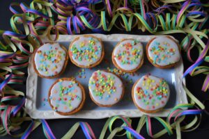 Carl Tode Göttingen präsentiert Rezept für bunte Mini-Amerikaner, bunt dekoriert, schmeckt Klein und Groß