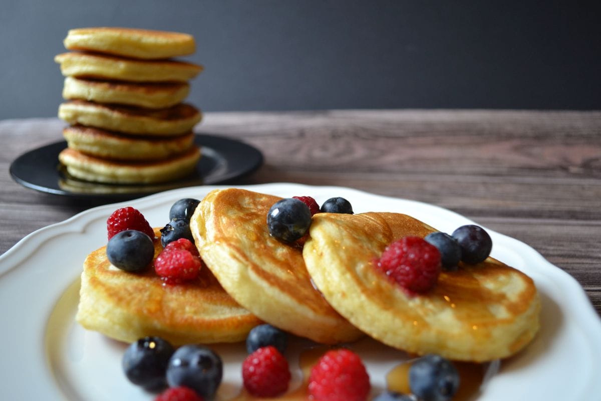 Rezept-Pancakes-Carl-Tode-Göttingen-01 Carl Todes Rezept für amerikanische Pancakes, Pfannkuchen, Frühstücksrezept, mit Früchten und Ahornsirup