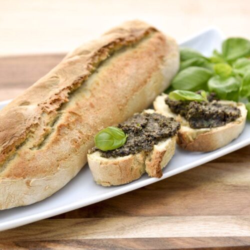 Carl Tode Göttingen präsentiert ein Rezept für Baguette und würzige Oliventapenade