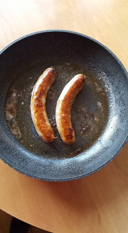 Bratwursttest schon mal locker bestanden. Lecker Und cross so wie wir es mögen. Morgen erhöhen wir den schwierigkeitsgrad