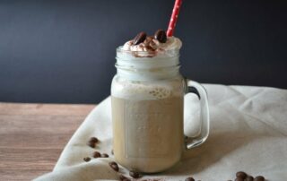 Leckerer Eiskaffee aus Cold Brew, Carl Tode Göttingen, Vanilleeis, Milch, Sahne