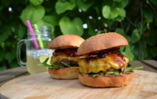 Rezept für Burger mit Zwiebelchutney mit Portwein, Cheddar, Grillen, Carl Tode Göttingen