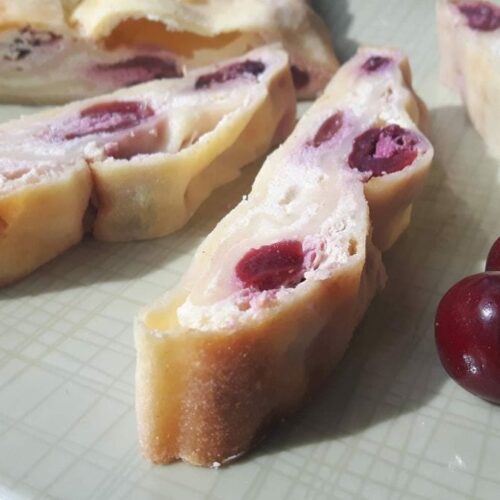 Rezept für Quarkstrudel mit Kirschen, Kirschstrudel, backen mit Obst