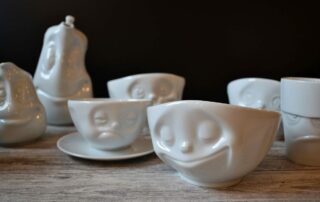 Carl Tode Göttingen präsentiert die Tassen mit Gesicht von 58 Products, jetzt entdecken, Porzellan, Geschenkidee
