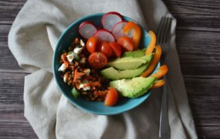 Carl Tode Göttingen erklärt Buddha Bowl, Schüssel mit gesundem Inhalt, Salat und Stärkebeilage, jetzt entdecken