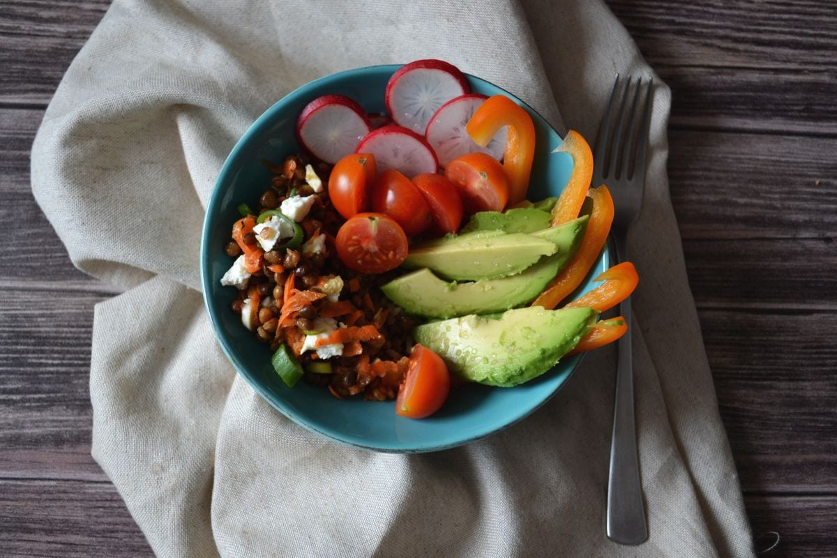 Rezept-Buddha-Bowl-Carl-Tode-Göttingen-01 Carl Tode Göttingen erklärt Buddha Bowl, Schüssel mit gesundem Inhalt, Salat und Stärkebeilage, jetzt entdecken