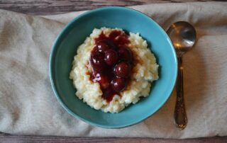 Carl Tode Göttingen präsentiert Rezept für Milchreis, perfekt cremig, mit Kirschkompott, Reis, Dessert