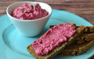 Einfaches Rezept für veganen Brotaufstrich, Rote Bete, Meerrettich, herzhaft würzig, Carl Tode Göttingen