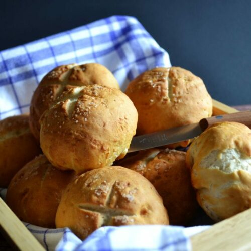 Rezept für selbstgemachte Laugenbrötchen, mit Schinken und Käse gefüllt, Carl Tode Göttingen
