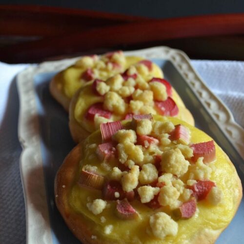 Hefeteilchen mit Rhabarber und Vanillepudding, Carl Tode Göttingen, Rezept, Streusel