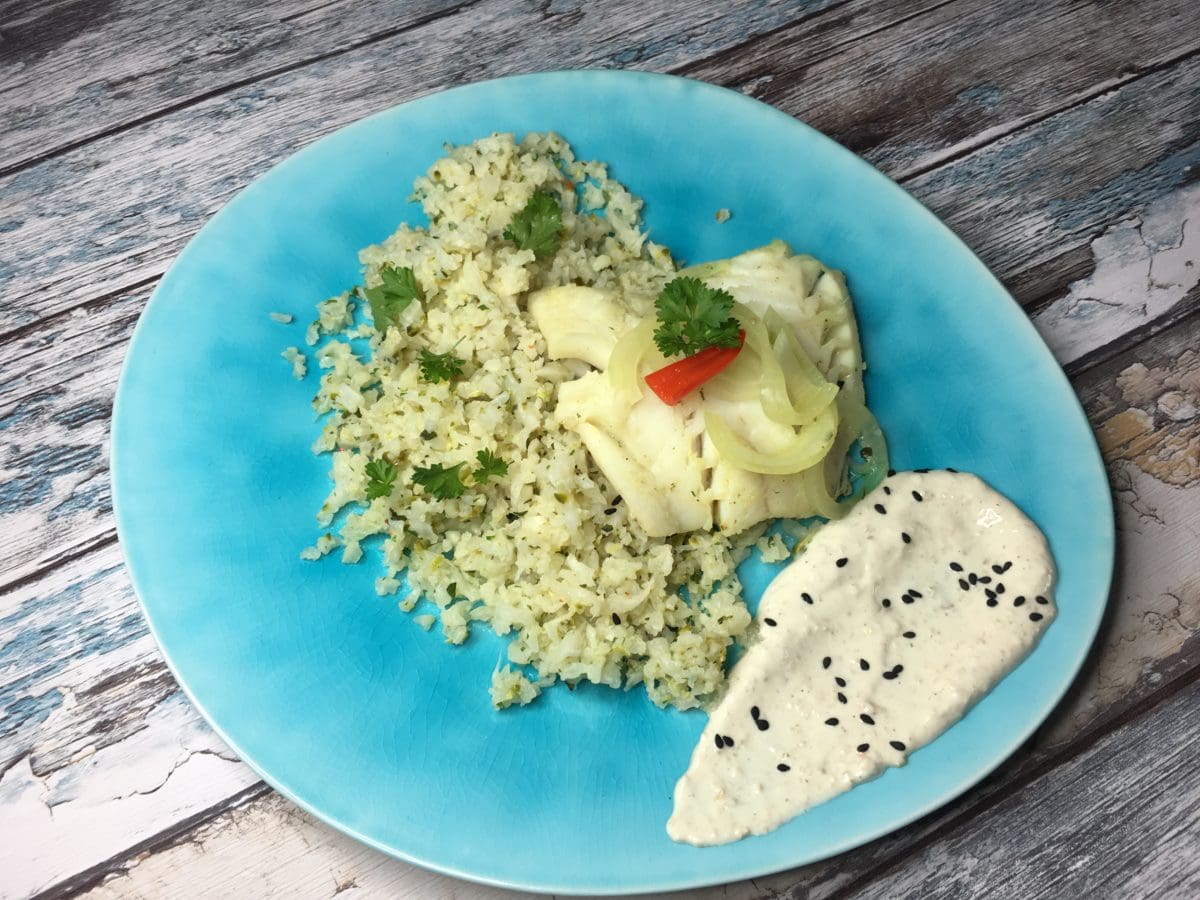 2017-09-Blumenkohlcouscous-Kabeljau-Sesamjoghurt-Carl-Tode-Göttingen Blumenkohlcouscous, Kabeljau, Sesamjoghurt, Minze, Petersilie, No Carb, Carl Tode, Göttingen
