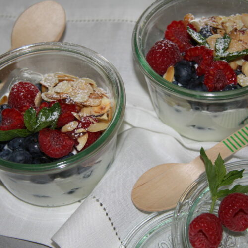 veganes Frühstück, Sojajoghurt, Beerenfrüchte, Frühstück, Blaubeeren, Himbeeren, Mandeln, Rice, Weck, Carl Tode, Göttingen