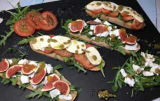 Stullen, Brot, belegt, Feige, Ziegenkäse, Feigensenf, Rauke, Mozzarella, Tomate, Persto, Carl Tode Göttingen
