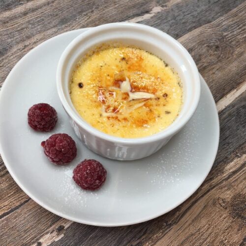 Crème brûlée, Zuckerkruste, Gasbrenner, knack, Dessert, Süßspeise, Nachtisch, Carl Tode, Göttingen.