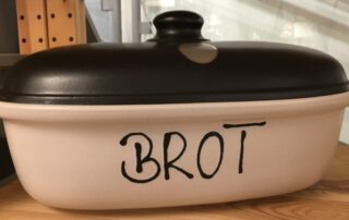 Brot, aufbewahren, Lagern, frisches Brot, Steingut, Brottopf, Brotkasten, Carl Tode, Göttingen