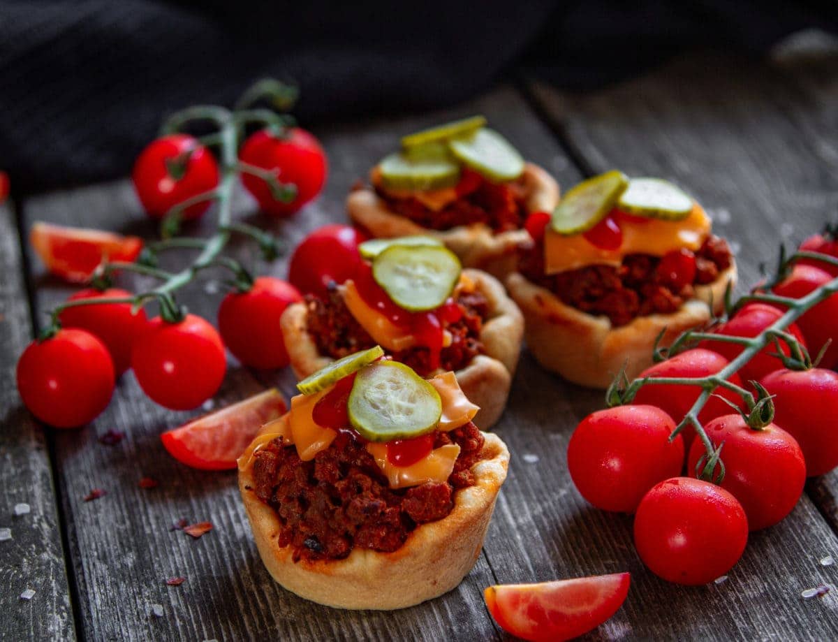 2018-08-Rezept-MiniCheeseburger-Carl-Tode-Göttingen MiniCheeseburger, Burger, Muffinform, Käse, Party, Fingerfood, Göttingen