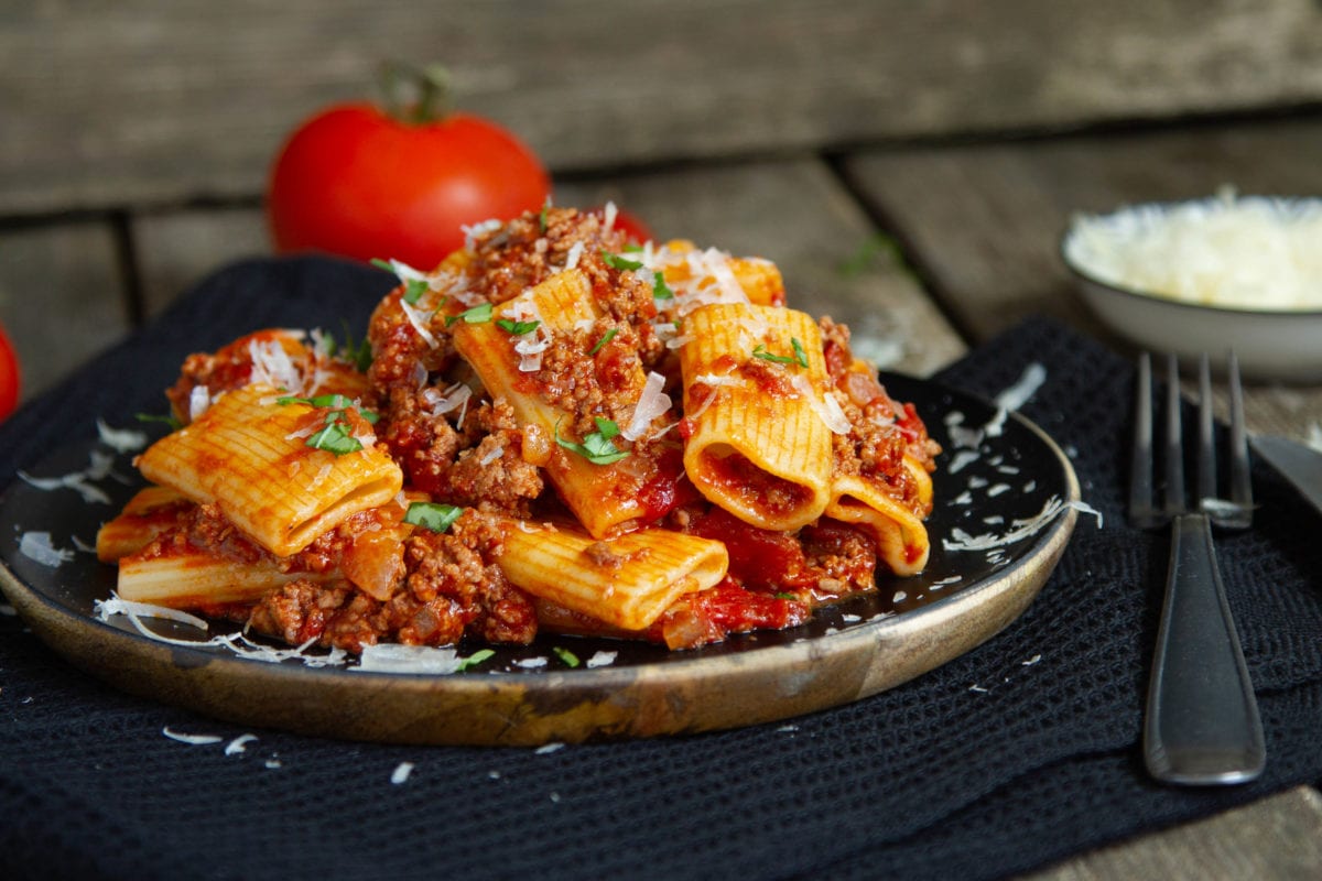 2018-08-Rigatoni alla Bolognese-Rezept-Carl-Tode-Göttingen Pasta, Göttingen, Nudeln, Rigatoni, alla Bolognese, Hackfleisch, Tomaten, Parmesan