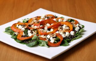 Hokkaidokürbis, Belugalinsen, Balsamicoessig mit Honig, Senf und Orangensaft