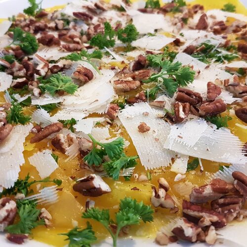 Rote Beete, gelbe Beete, Parmesan, Olivenöl, Walnüsse