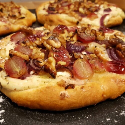 Winzerfladen, Hefeteig, Schmand, Zwiebel, Weintrauben, herzhaft, vegetarisch, selbstgemacht, Rezept, Carl Tode, Göttingen