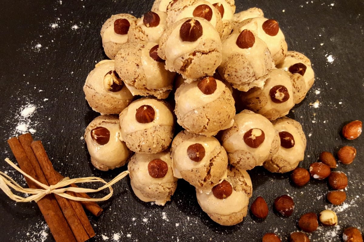 2018-12-Zimtkugeln-Rezept-Carl-Tode-Göttingen (1) Zimtkugeln, Plätzchen, Eischnee, Haselnüsse, selbstgemacht, Rezept, Carl Tode, Göttingen
