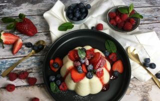 Grießpudding, Grießbrei, Grieß, Pudding, Beeren, Erdbeeren, Heidelbeeren, Blaubeeren, Himbeeren, Minze, Rezept, Carl Tode