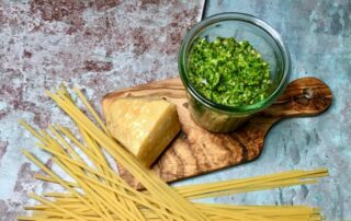 Bärlauchpesto, Pesto, Bärlauch, Pesto, Pasta, Dip, homemade, haltbar machen, Rezept, Parmesan, Nüsse, Wald, Frühling, Carl Tode, Göttingen