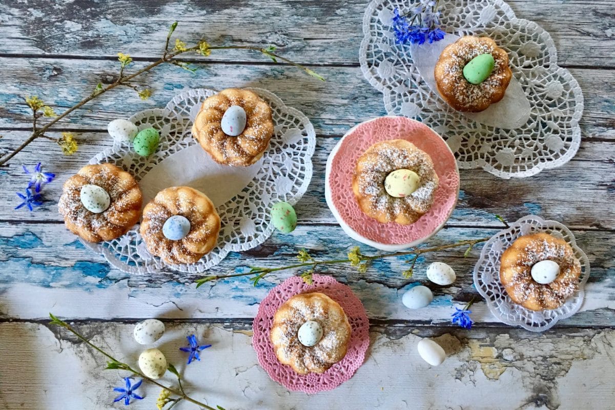 2019_03_Hefekränzchen_Cake_Boss_Backform_Carl_Tode_Göttingen_IMG_2099 (1) Hefeteig, Osterkranz, Hefekranz, Gebäck, backen, Nest, Osternest, Eierbecher, Backform, Birkmann, Cake Boss, Kiebitz Eier, Möveneier, Ostereier, Schokolade, Carl Tode, Göttingen, Blogger