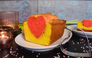 Mache deinen Liebsten eine Freude mit diesem süßen Valentins-Kuchen mit verstecktem Herz